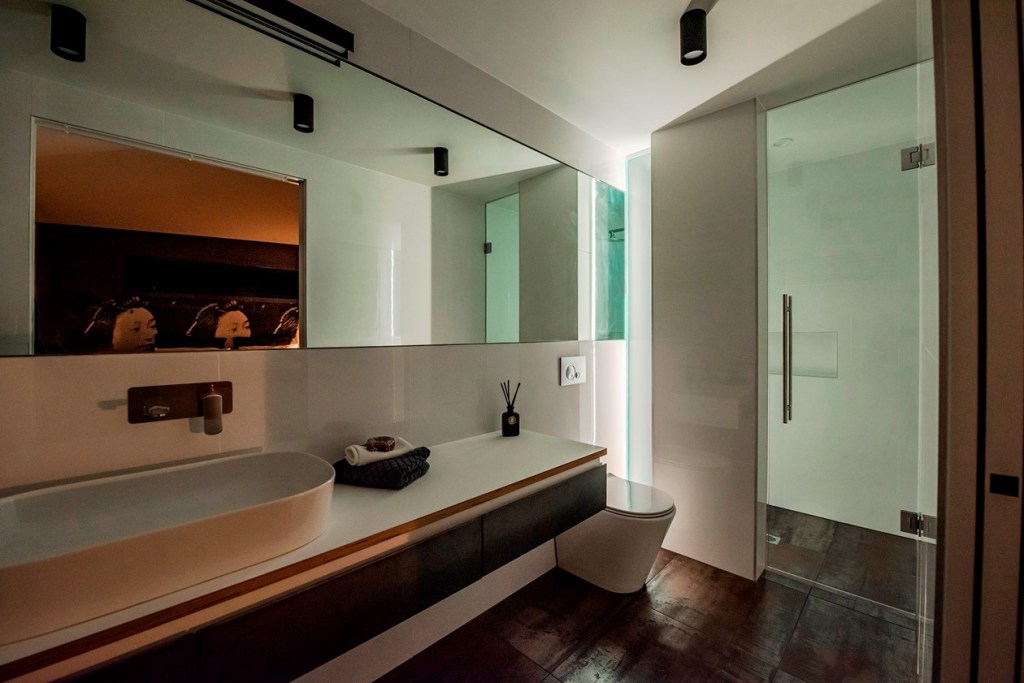 Frameless Mirrors